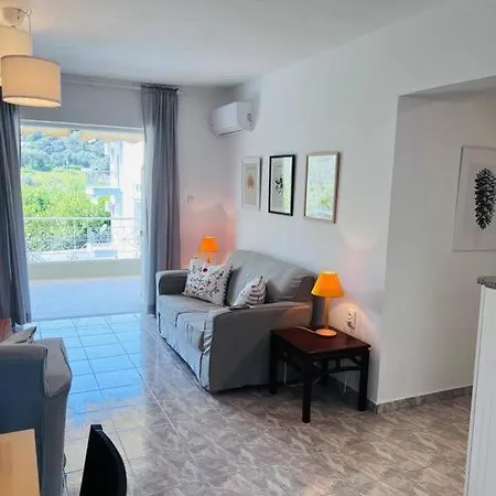 Akrata Apartment *